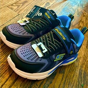 Kids Sketchers Size 3 Light Up Tri-Namics Sneakers